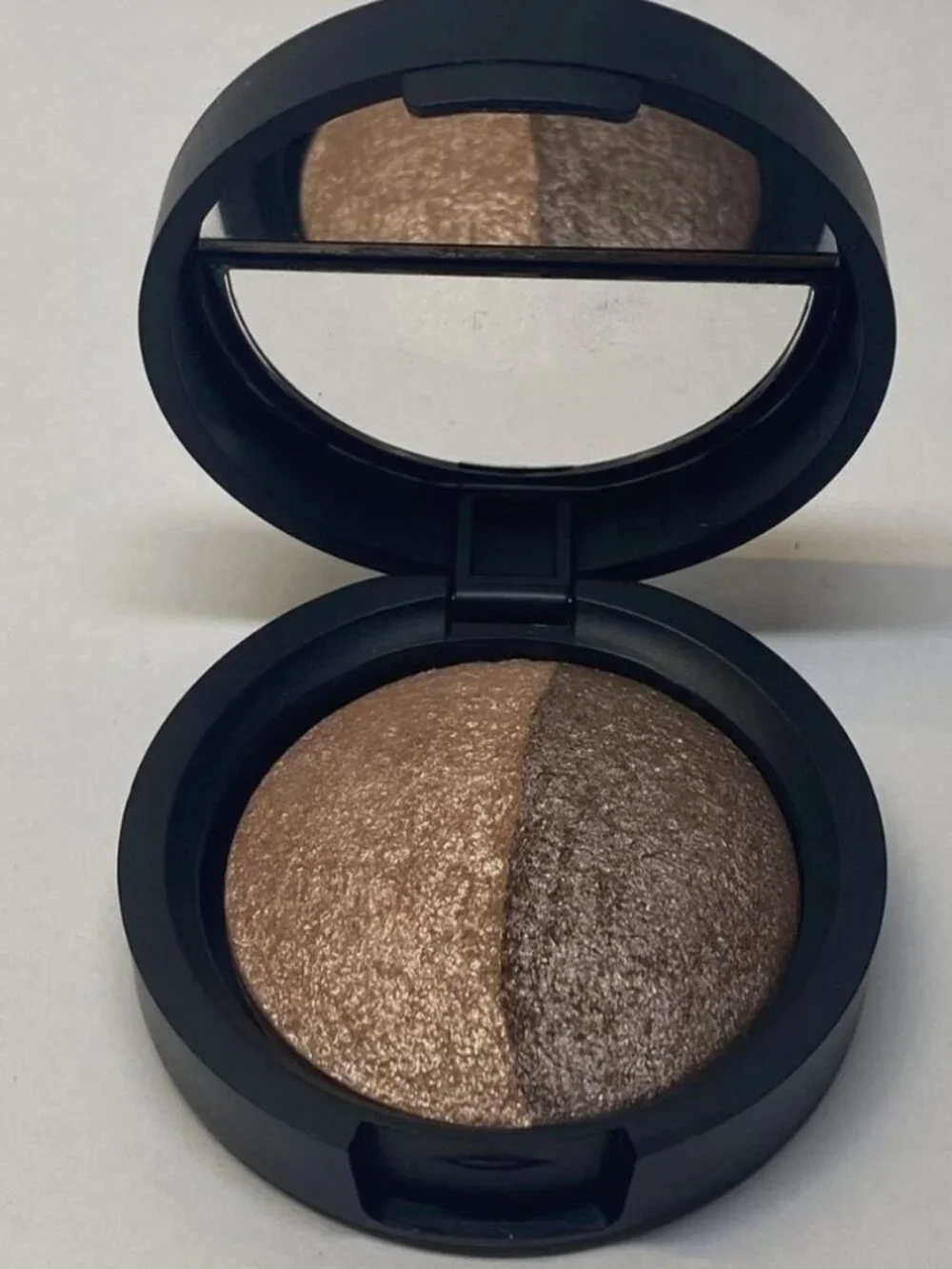 Share Laura Geller HONEY/SABLE Baked Eye Shadow - VHTF